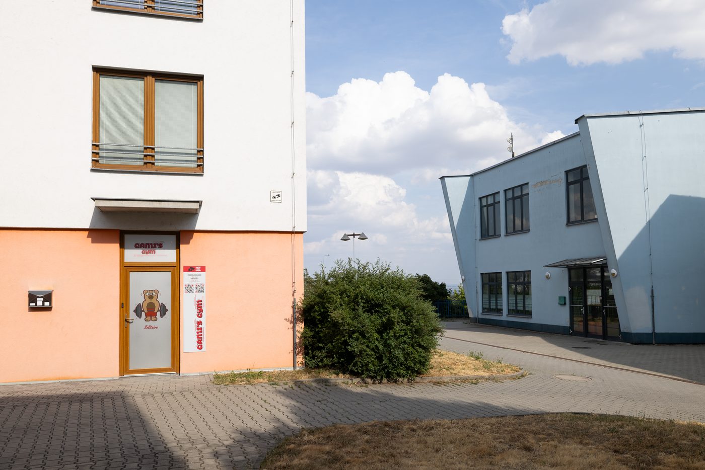 Vstup do soukromé samoobslužné posilovny Gami's Gym Brno–Líšeň